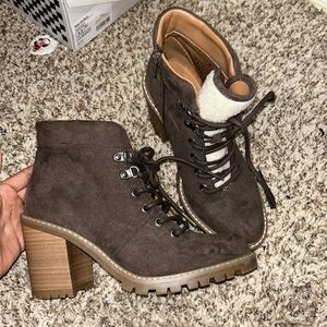 Heel boots